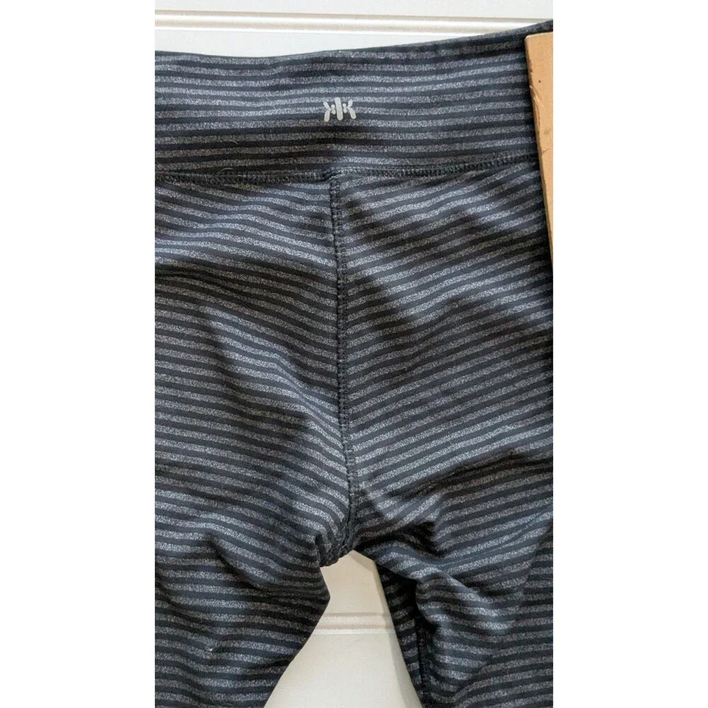 Kyodan Women’s Striped Grey and Black Ankle Leggings medium